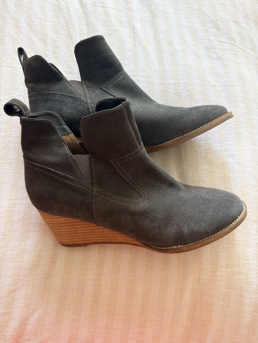 Blondo Irving Waterproof Gray Suede Wedge Heels Ankle Boots Women's 10 M